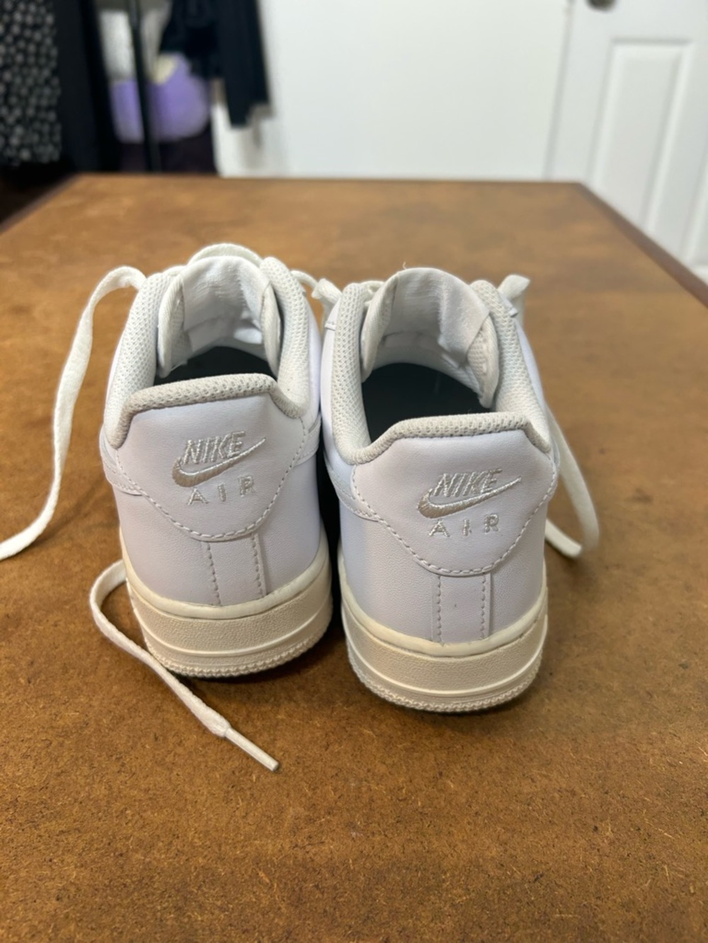 NIKE AF White Low-Top Air Force 1 Sneakers w/Box US 6.5 - Picture 4 of 12